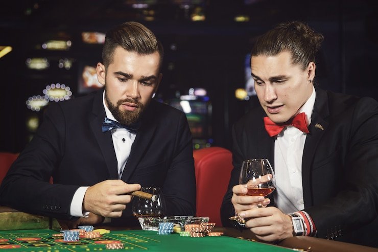 Studio meja blackjack dengan dealer profesional Meja blackjack live dengan dealer profesional di studio persentoto